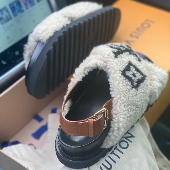 Brand New LV sandals with box, and papers - Picture 2 of 4